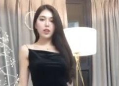 女主播花椒漏大腿
