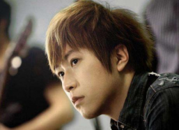 台湾歌手阿信背景