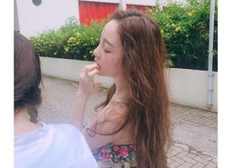 具荷拉男友照片,颜值与实力并存，网友热议